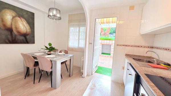 Chalet independiente en venta en Barrio Cabo Cervera, Torrevieja
thumbnail 2