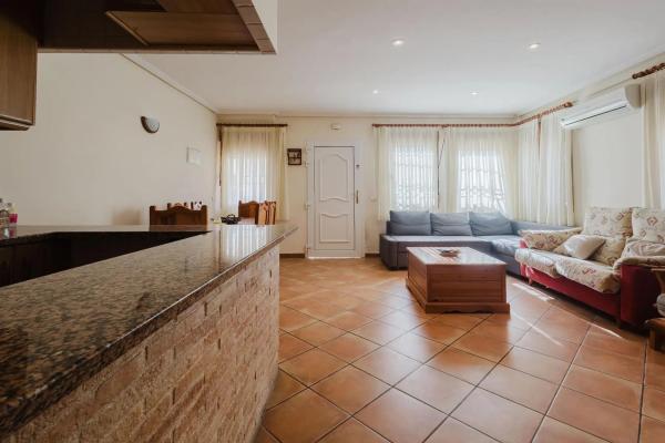 Продажа квартиры на Avenida de Soria, 50, Торревьеха
photo 1
