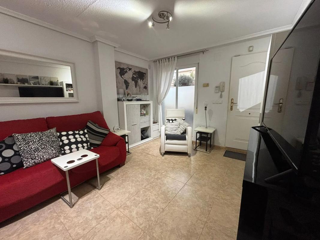 Sale of townhouse in Avenida de Alemania , Torrevieja photo 3