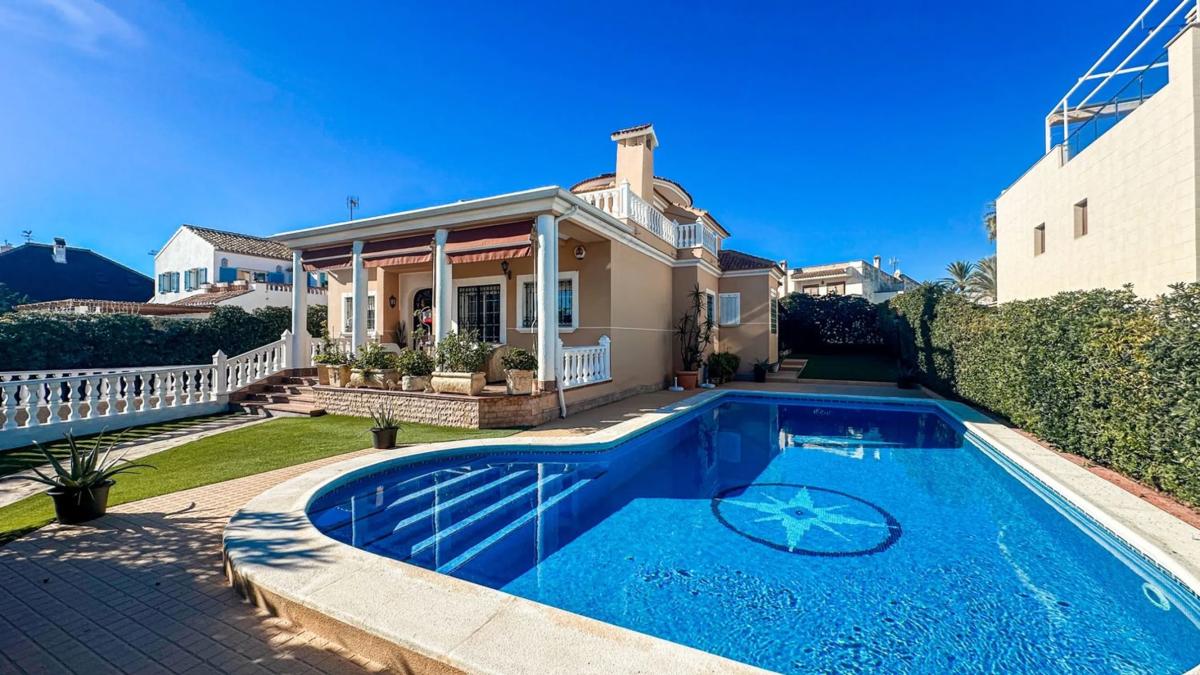 Продажа отдельного шале в Barrio Cañada del Molino, Торревьеха photo 1