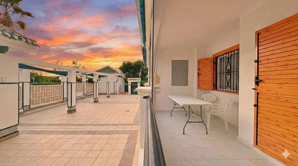 Venta de piso en Avenida Bélgica, Torrevieja
photo 1