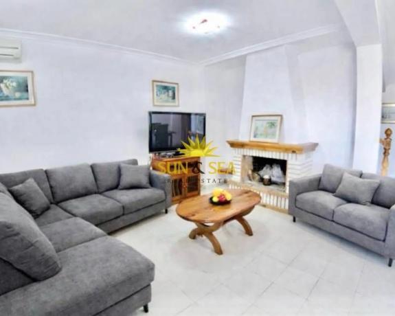Chalet independiente en venta en Barrio Los Europeos, Torrevieja
thumbnail 1