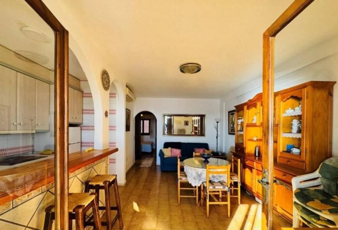 Venta de piso en Barrio Gaspar Perrelló, Torrevieja
photo 1