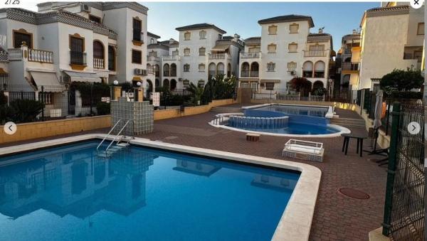 Duplex en venta en Calle Mimosas, Torrevieja photo 1