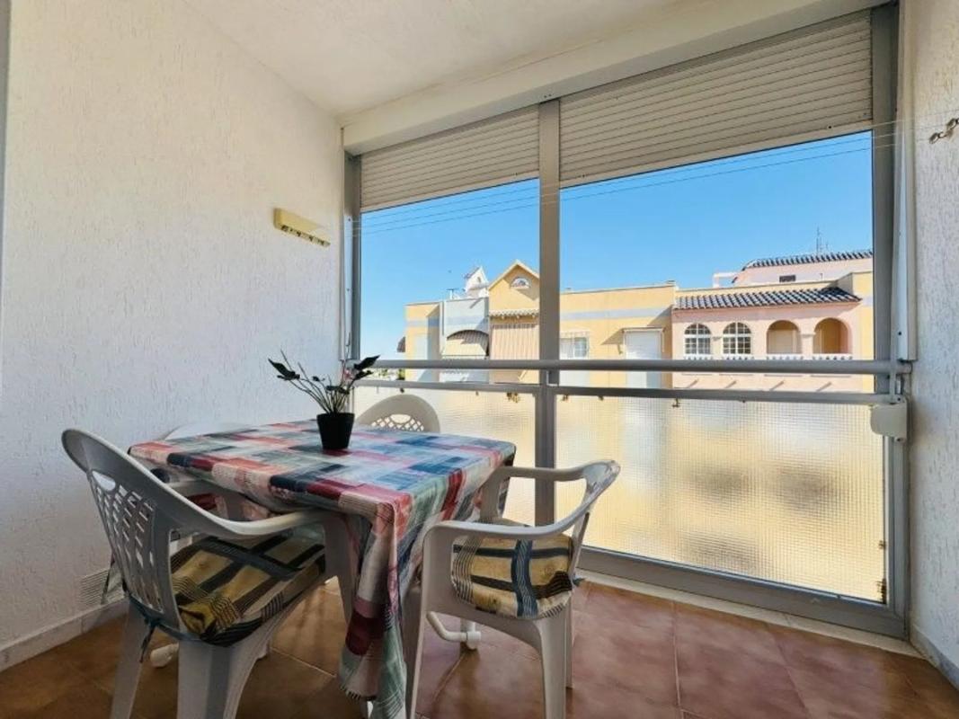 Venta de piso en Barrio Gaspar Perrelló, Torrevieja
photo 2