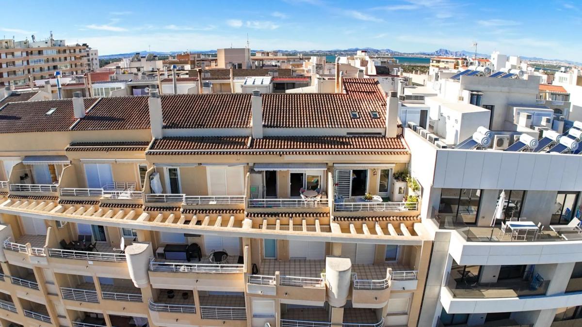 Venta de piso en Barrio Gaspar Perrelló, Torrevieja
photo 2