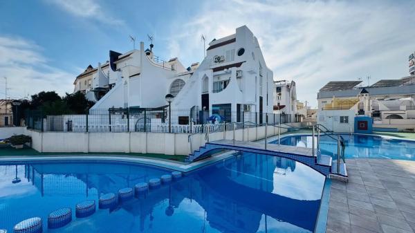 Independent chalet for sale in Barrio La Siesta - El Salado - Torreta, Torrevieja
 photo 1