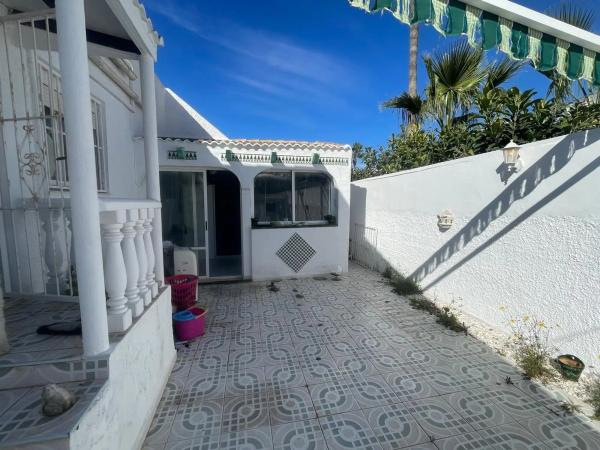Independent chalet for sale in Barrio La Siesta - El Salado - Torreta, Torrevieja
 photo 1
