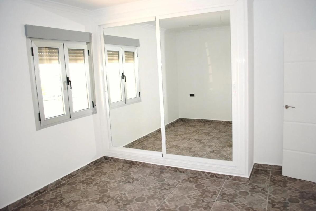 Sale of independent chalet in Calle Cerezo, 5, Torrevieja
photo 3
