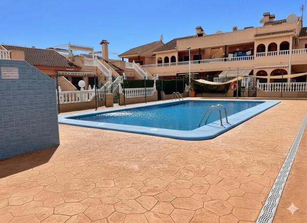 Dom szeregowy na sprzedaż w Barrio La Siesta - El Salado - Torreta , Torrevieja thumbnail 1