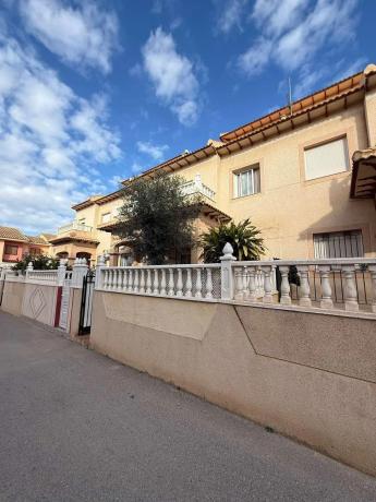 Dom szeregowy na sprzedaż w Barrio La Siesta - El Salado - Torreta , Torrevieja thumbnail 2