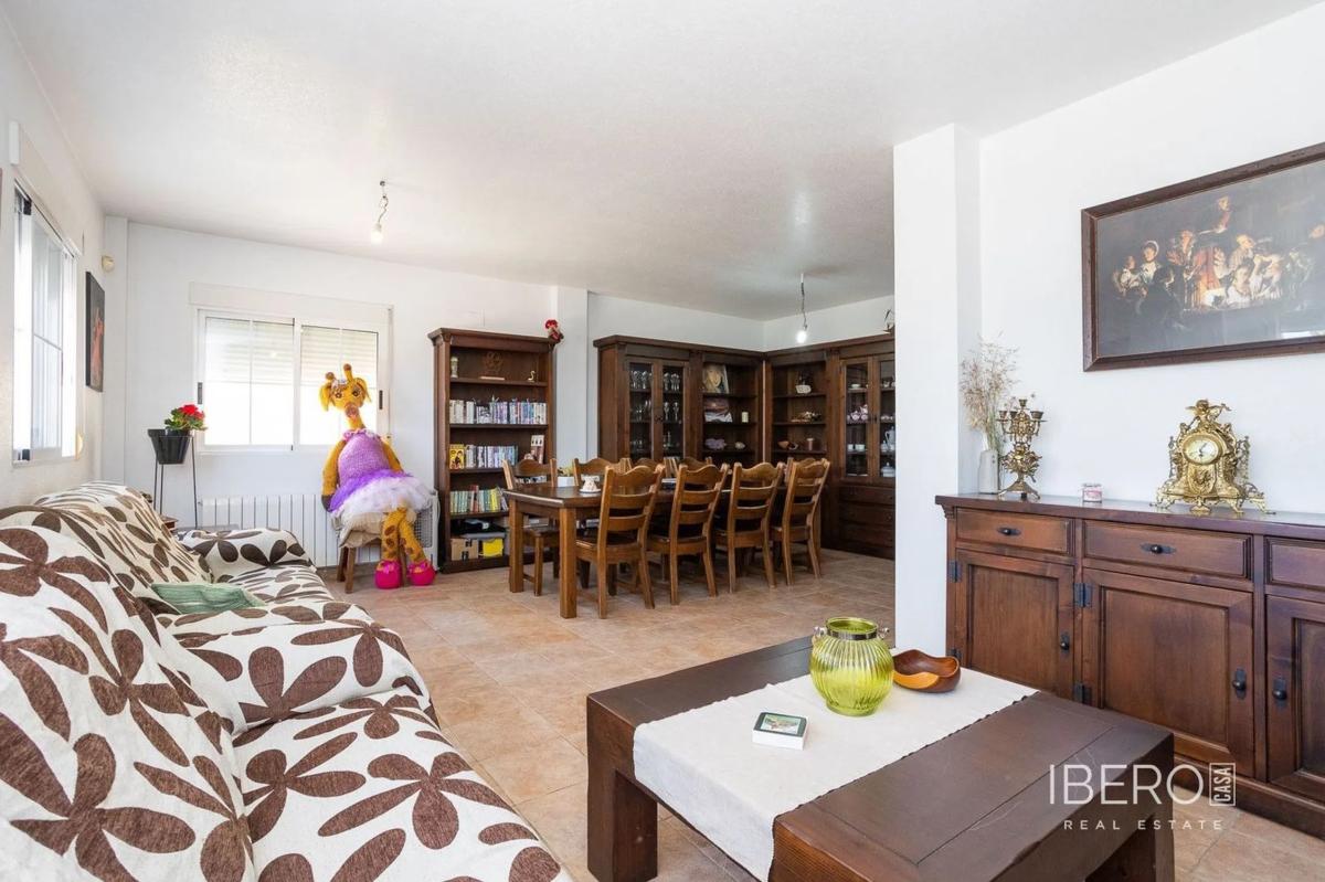 Sale of independent chalet in Avenida Adradas, Torrevieja
photo 5