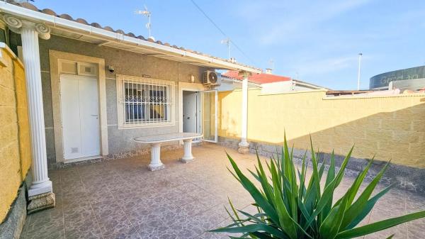 Chalet wolnostojący na sprzedaż w Barrio La Siesta - El Salado - Torreta, Torrevieja photo 1