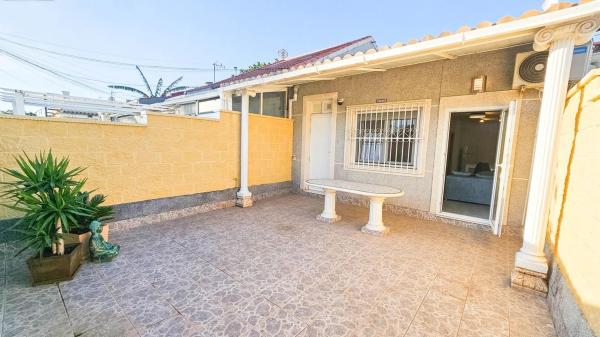 Chalet wolnostojący na sprzedaż w  Barrio La Siesta - El Salado - Torreta, Torrevieja photo 4
