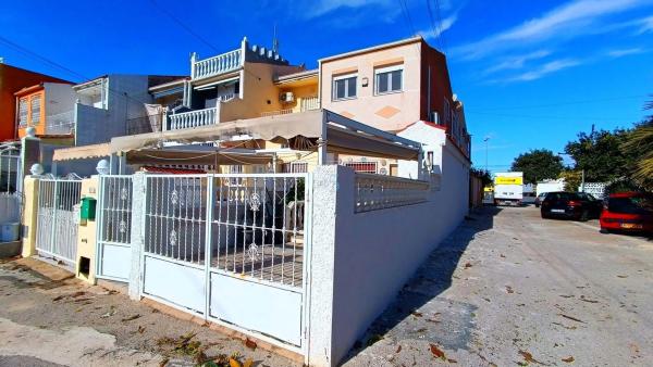 Independent chalet for sale in Barrio La Siesta - El Salado - Torreta, Torrevieja
 photo 1