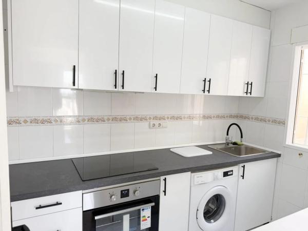 Chalet adosado en venta en Barrio La Siesta - El Salado - Torreta , Torrevieja thumbnail 1
