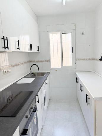 Chalet adosado en venta en Barrio La Siesta - El Salado - Torreta , Torrevieja thumbnail 2