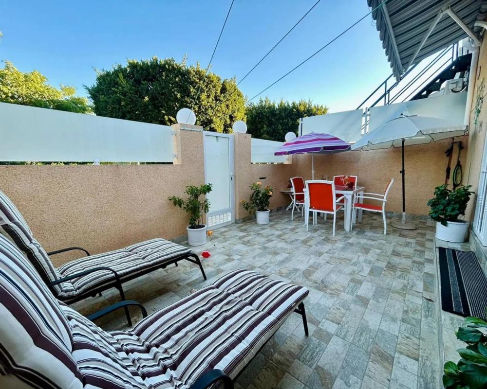 Sale of townhouse in  Calle Rodrigo, 7 , Torrevieja photo 5