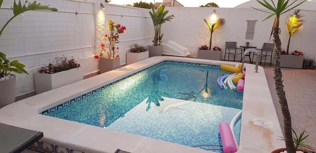 Venta de chalet independiente en Barrio La Siesta - El Salado - Torreta, Torrevieja
photo 1