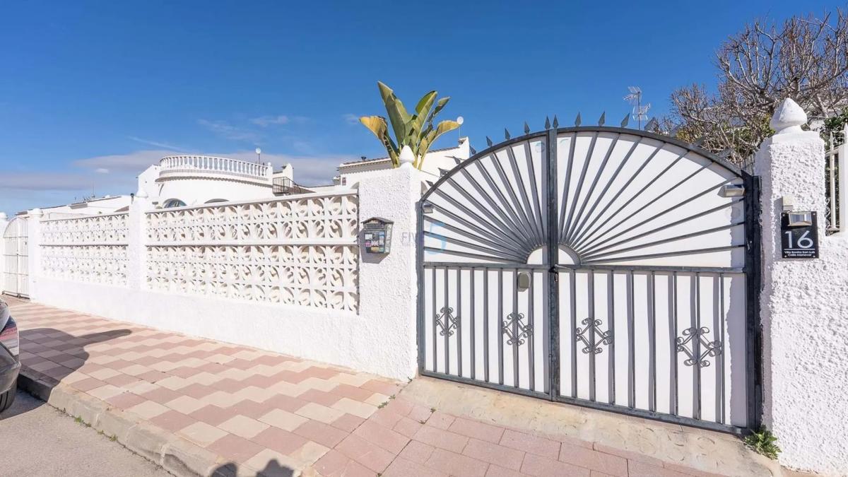 Venta de chalet independiente en Barrio La Siesta - El Salado - Torreta, Torrevieja
photo 4