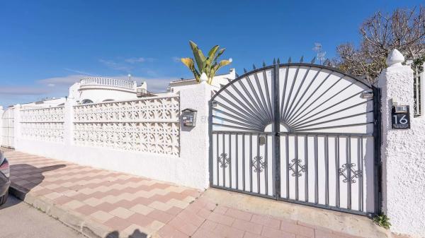 Chalet independiente en venta en Barrio La Siesta - El Salado - Torreta, Torrevieja
 photo 4
