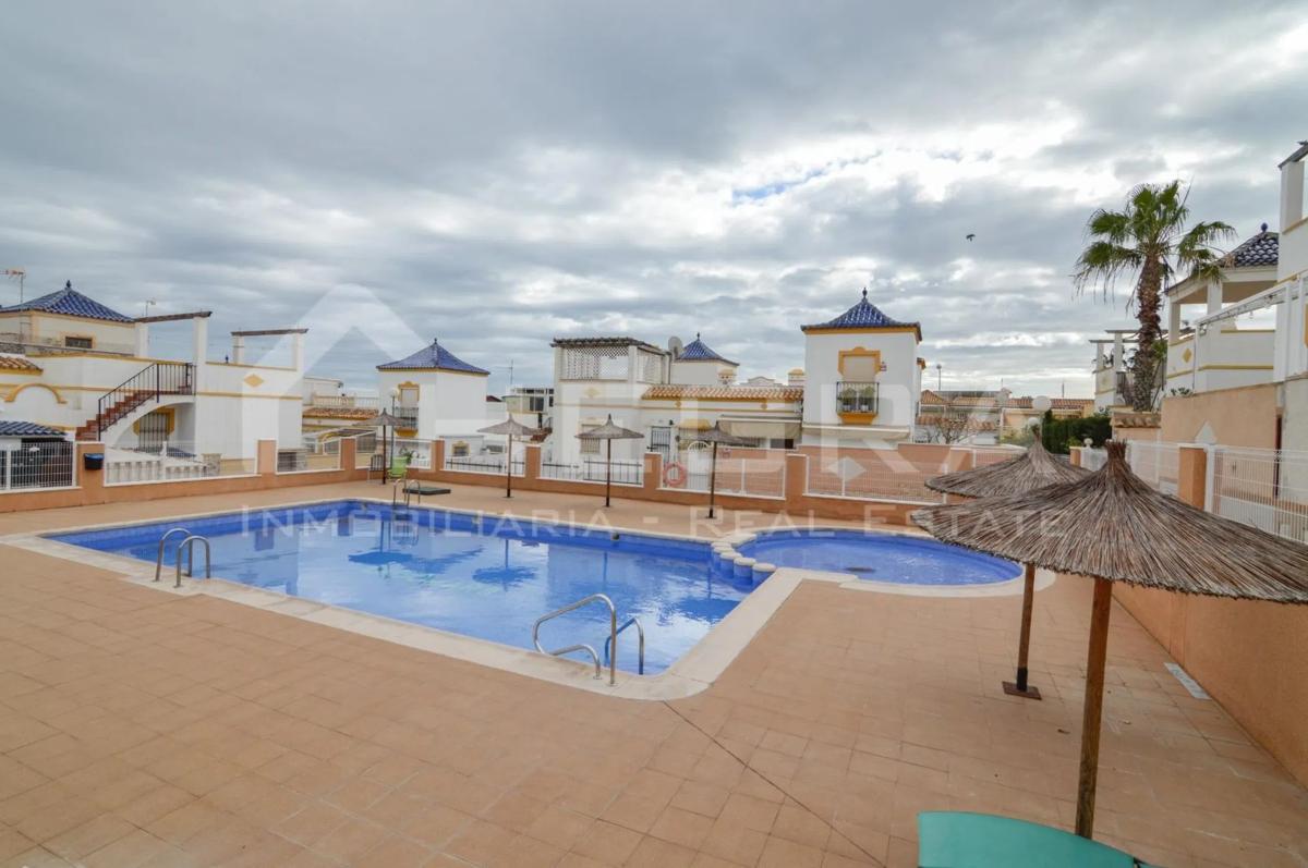 Venta de chalet adosado en Urbanización Lago Mar Playa II , Torrevieja photo 2
