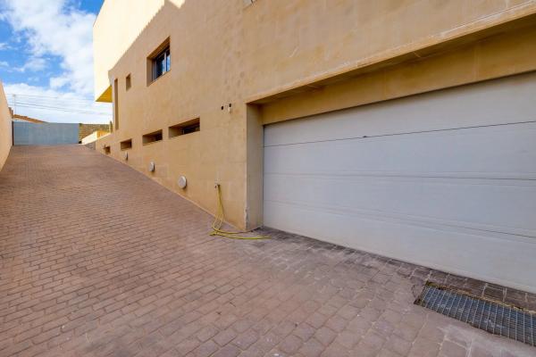 Chalet wolnostojący na sprzedaż w  Calle Covadonga, Torrevieja photo 2