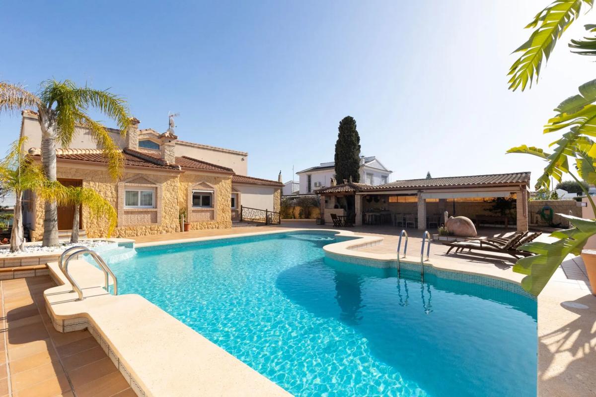 Venta de chalet independiente en Calle Covadonga, 70, Torrevieja
photo 1