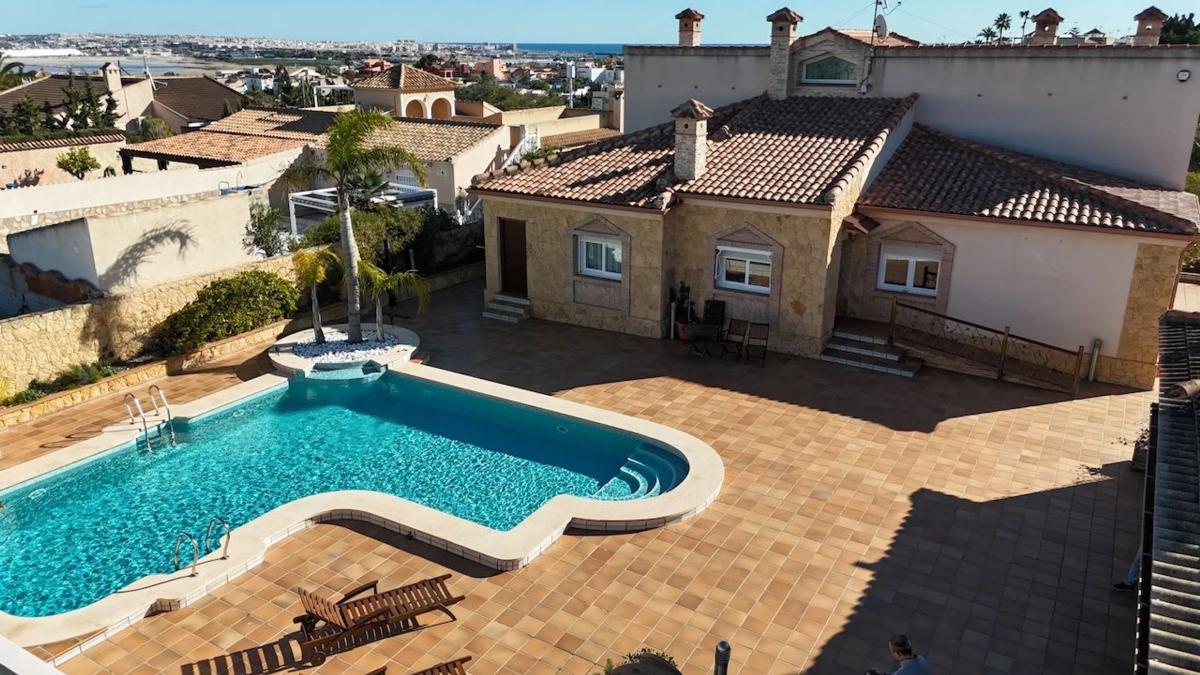 Venta de chalet independiente en Calle Covadonga, 70, Torrevieja
photo 3