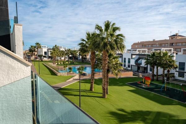 Venta de piso en Calle Txacolina, Torrevieja
 photo 2