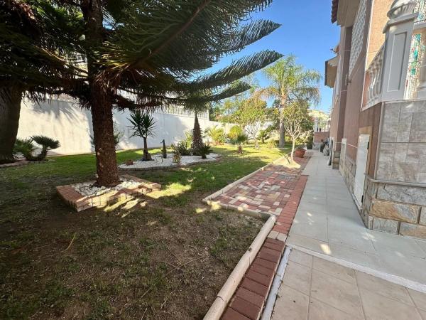 Chalet wolnostojący na sprzedaż w  Barrio Los Balcones - Los Altos del Edén, Torrevieja photo 4