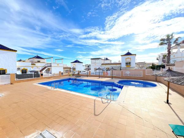 Independent chalet for sale in Barrio Los Balcones - Los Altos del Edén, Torrevieja
 photo 1