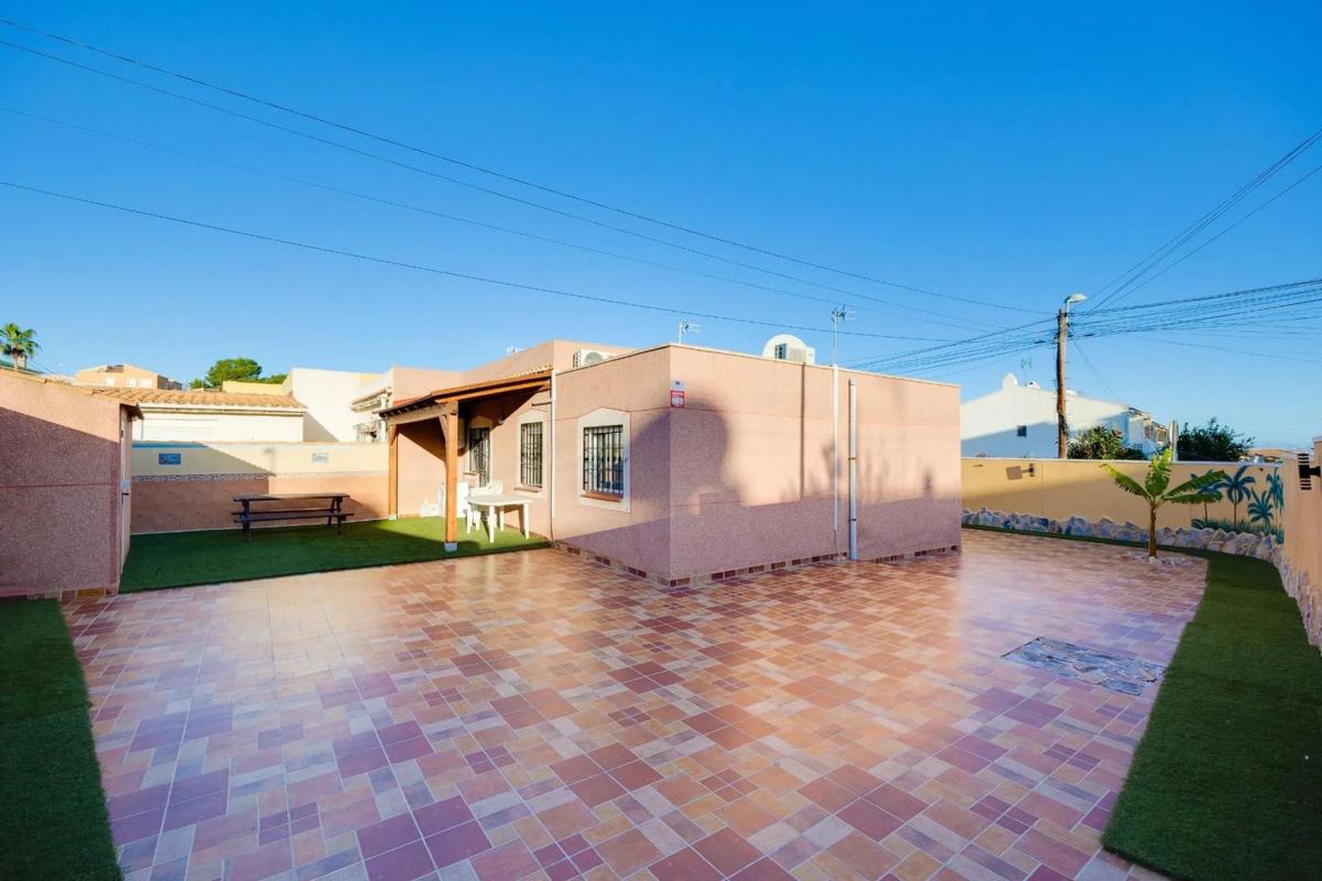 Продажа отдельного шале в Barrio Los Balcones - Los Altos del Edén, Торревьеха photo 1