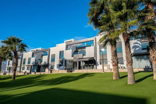 Venta de piso en Calle Txacolina, 52, Torrevieja
 photo 2
