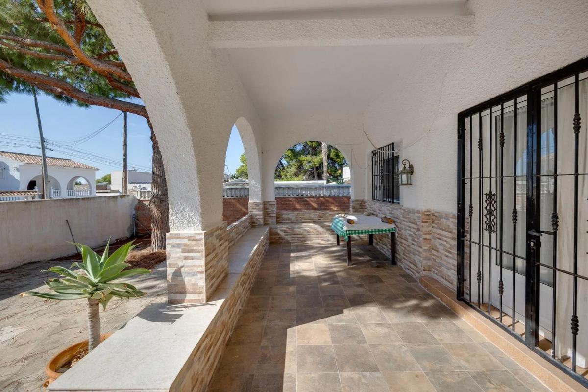 Venta de chalet independiente en Calle Poniente Bal, 27, Torrevieja
photo 2