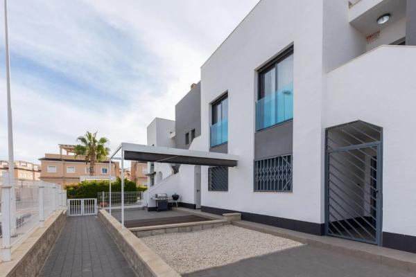 Venta de piso en Calle Jumilla, 128, Torrevieja
 photo 3