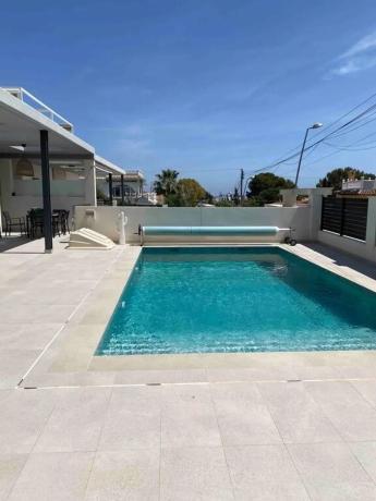 Частный шале на продаже в  Avenida de Elche, 88, Торревьеха photo 4