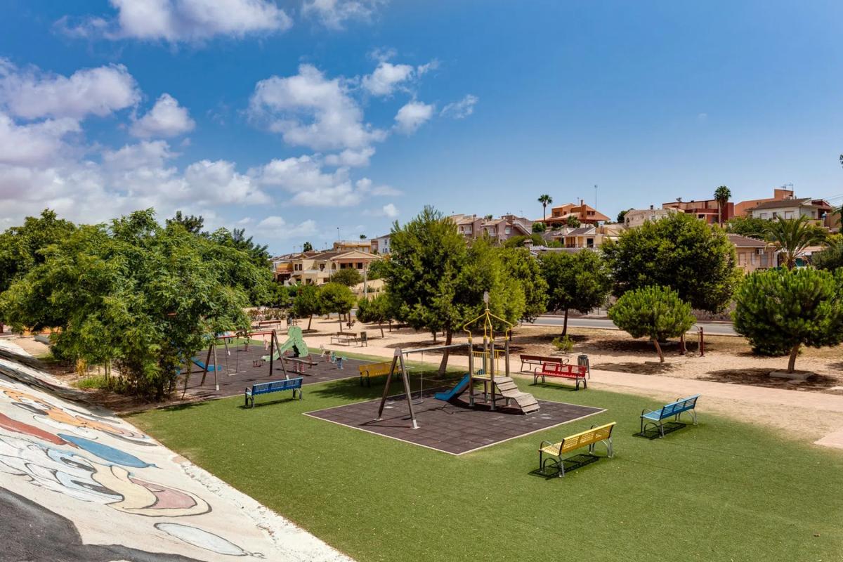 Sale of townhouse in UR LAGO JARDIN 2 M5, 1 , Torrevieja photo 2
