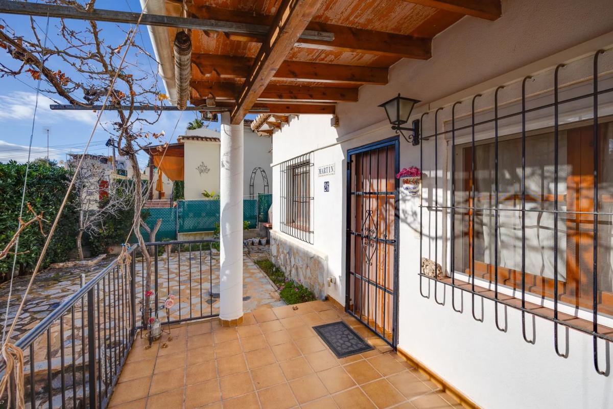 Sale of townhouse in UR LAGO JARDIN 2 M5, 1 , Torrevieja photo 5