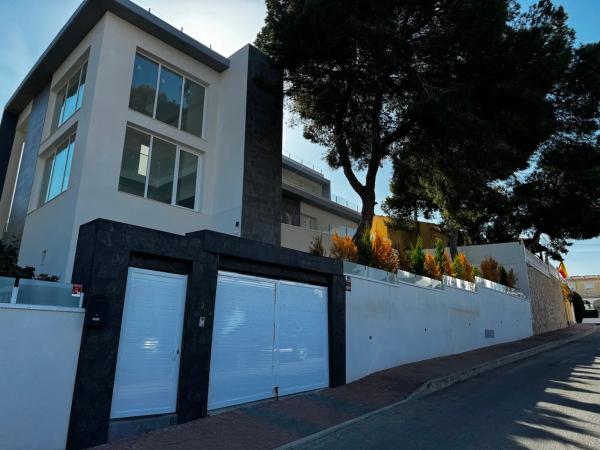 Chalet wolnostojący na sprzedaż w  Calle Argo Bal s/n, Torrevieja photo 2