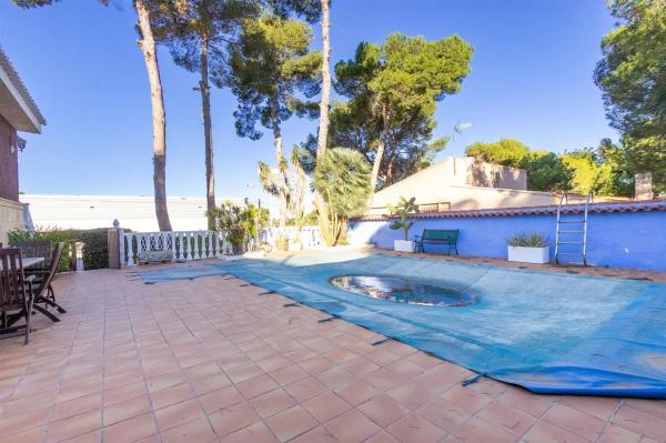 Chalet wolnostojący na sprzedaż w  Barrio Los Balcones - Los Altos del Edén, Torrevieja photo 2