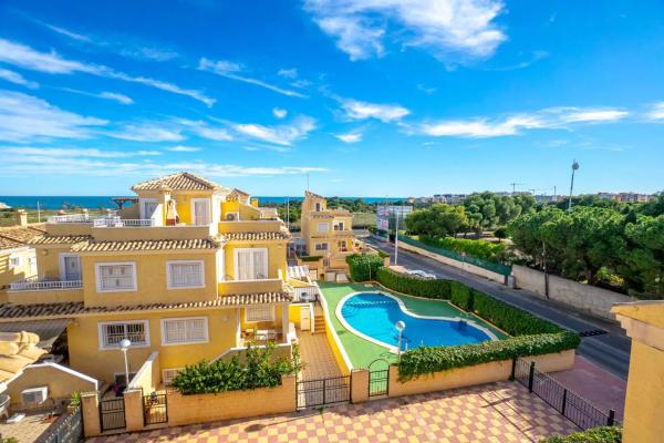 Chalet adosado en venta en Calle Maladeta s/n , Torrevieja photo 1