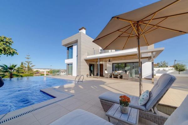Chalet wolnostojący na sprzedaż w  Barrio Los Balcones - Los Altos del Edén, Torrevieja photo 2