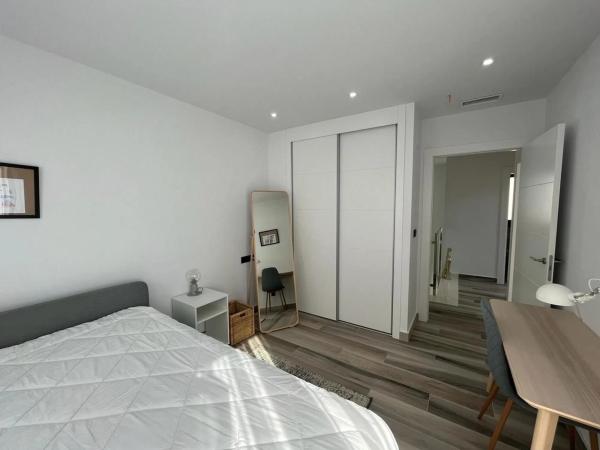 Independent chalet for sale in Barrio Parque Acuático - Sector 25, Torrevieja
 photo 1