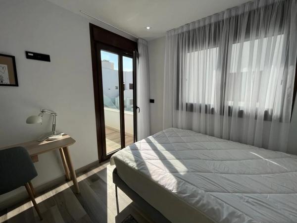 Independent chalet for sale in Barrio Parque Acuático - Sector 25, Torrevieja
 photo 3