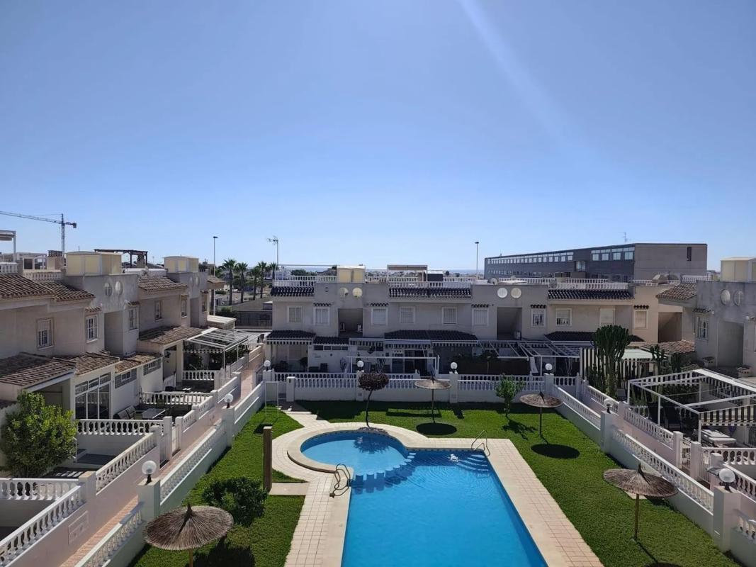 Sale of independent chalet in Barrio Aguas Nuevas, Torrevieja
 photo 3