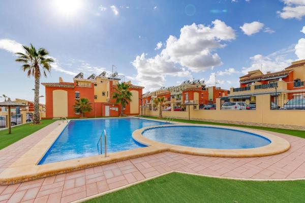 Independent chalet for sale in Barrio Aguas Nuevas, Torrevieja
 photo 1