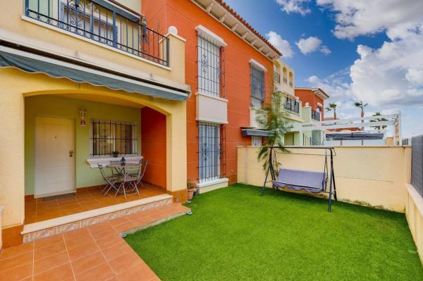 Independent chalet for sale in Barrio Aguas Nuevas, Torrevieja
 photo 4