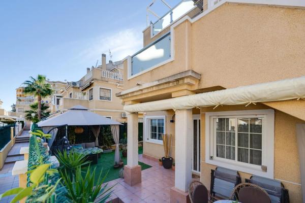 Independent chalet for sale in Calle Perseo, Torrevieja
 photo 3