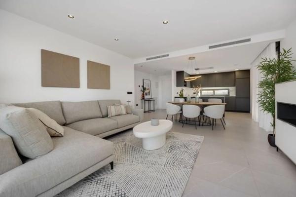 Independent chalet for sale in Calle Manuel Romera s/n, Torrevieja
photo 1
